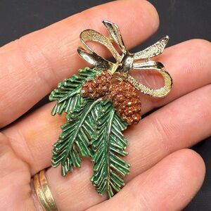 Elegant Gerry’s Green and Gold Pinecone Brooch